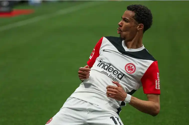 直播入口-图片报：引进塞斯科和哲凯赖什不顺，枪手考虑转投埃基蒂克