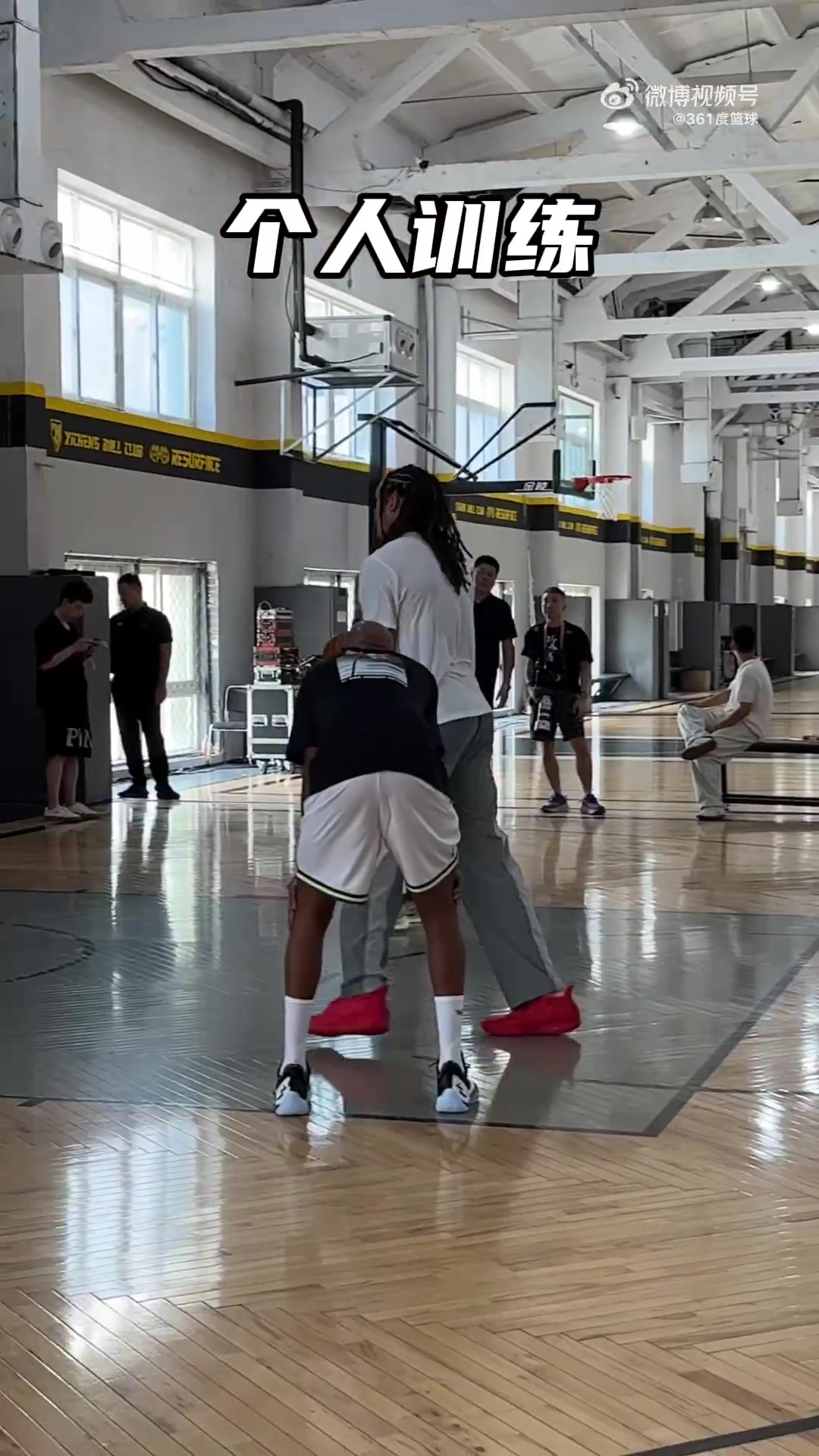 赛程信息-训练、宠粉两不误 这是属于阿隆戈登的硬汉哲学 来看大连视频集锦