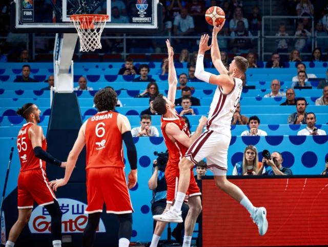 F1大奖赛2025-绞杀独角兽！土耳其大胜拉脱维亚 欧洲杯强势启航