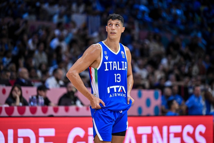 赛程信息-手感火热！丰泰基奥半场11中7&amp;三分5中3砍下21分3篮板！