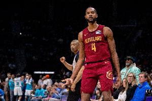 莫布里：我埃文-莫布里是DPOY 防守赢得总冠军