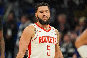 末节后段被弃用！范弗里特10中1&amp;三分7中1仅拿4分 送出6助